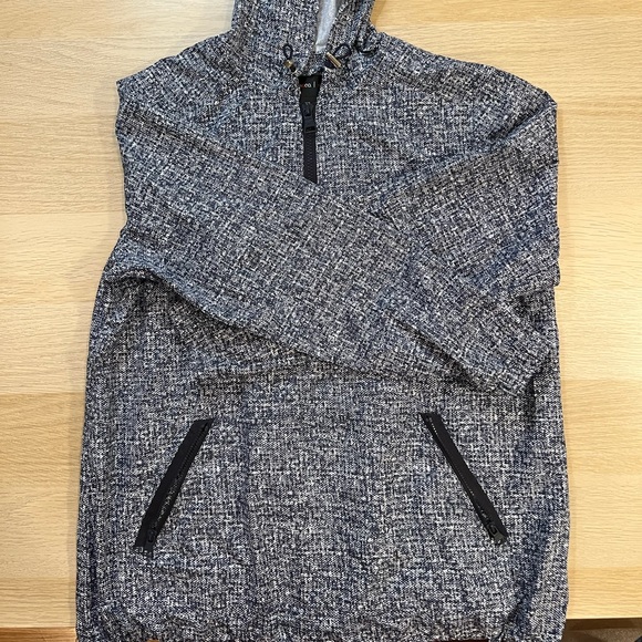 Blue and White Wind Breaker - Picture 4 of 7